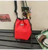 Bolso cruzado distintivo de marca popular, con cordón, versátil, para teléfono móvil, bolso tipo cubo deportivo ligero, bolso de hombro casual