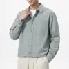 Colección nueva 2026: camisas para hombre en un estilo clásico, discreto y minimalista, con un corte relajado, diseño americano y mangas largas versátiles