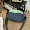 Bolsa transversal feminina muito estilosa, leve, modelo novo da primavera de 2026, bolsa de ombro esportiva em cores vibrantes (dopamine) com múltiplos compartimentos