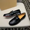 Sapatos Mocassins Masculinos de Couro de Vaca Camada Superior Exclusivos para Comércio Exterior Sapatos Slip-on Retro com Estampa de Crocodilo Sapatos de Couro Formais para o Trabalho