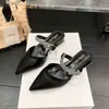 2026 Verano Nueva Moda Punta Fina Tacón Grueso Color Sólido Zapatos de Tacón Alto Sandalias con Pedrería Diarias Casuales para Dama Zapatillas de Punta Cerrada