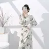 2026 Novo Tecido de Algodão e Seda Estilo Retrô Pintura a Tinta Fino Caimento Parede do Palácio Vermelho Du Ruo Estampa Vestido Roupa de Casa