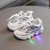 Novos Tênis de LED para Primavera e Outono para Crianças, Tecido Respirável com Tiras, para Crianças de 1 a 6 Anos, Tênis Esportivos Casuais Luminosos, Modernos