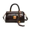 Bolsa Mensageiro Simples de Alta Qualidade Moda 2024 Novo Estilo Bolsa Elegante Design de Nicho Pequena Bolsa Quadrada Outono e Inverno Ano Novo Novo Produto