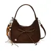 Bolso de axila retro estilo coreano con lazo de gamuza 2026 para mujer, un bolso de mano de nicho y sofisticado que se puede llevar en la mano, usar como bolso de hombro o colgar cruzado.