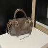 Los bolsos populares de este año son versátiles en otoño e invierno, 2024 Nuevos bolsos pequeños de moda modernos cruzados de mano, bolsos almohada