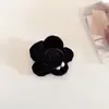 Presilha de Cabelo Flor de Pérola Veludo Preto Tridimensional Vintage de Nicho, Acessório de Cabelo Elegante, Prendedor de Cabelo Exquisito para Rabo de Cavalo Baixo