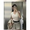 Playera de Manga Corta con Cuello en V Sexy Nuevo Dongdaemun de Corea del Sur Ajustada Look Adelgazante Camiseta Básica Top Color Puro Versátil