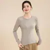 Camiseta básica feminina de cor sólida com gola redonda, macia e amiga da pele, elástica, modeladora, adequada para o trabalho, pode ser usada como camada externa, top de malha