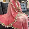 Manta Tejida con Ramo de Rosas, Hecha a Mano, Regalo para Mejor Amiga, Mamá o Persona Mayor, Manta Práctica y de Alta Gama