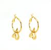 Pendientes de corazón de melocotón con baño de oro de 18 quilates y acero inoxidable transfronterizo. Pendientes huecos de acero de titanio europeos y americanos para mujer. Diseño con sentido de los pendientes en forma de corazón para mujer.