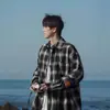 Suministro directo de fábrica camisa de manga larga a cuadros para hombre 2025 primavera y otoño rudo guapo hombres negro hombres de alta gama con sentido abrigo camisa