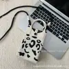 Bolso pequeño portátil de verano 2024, nuevo y popular bolso cruzado de punto para teléfono móvil.