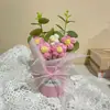 Ramo de Flores de Lana en un Cubo Abrazo, Regalo Hecho a Mano para Mejor Amiga, Ramo de Flores Pomposas, Ramo de Regalo para el Día de San Valentín y el Día del Maestro