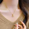 Collar de Acero de Titanio con Colgante Dinámico en Forma de Abanico de Zirconia Lujo Ligero Gama Alta Nicho Exquisito Nuevo Accesorios de Moda al por Mayor