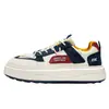 Nuevas zapatillas blancas de suela gruesa de moda para hombre para la temporada de primavera y otoño, con patchwork de cuero y diseño de caña baja, adecuadas para estudiantes, para ir al trabajo y para uso casual