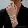Diseño Metálico Hoja Hueca Pulsera Abierta Anillo Set de Joyería Joyería de Alta Gama para Mujeres con Estilo Artístico