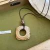 Collar colgante de resina hueca color marrón degradado estilo chino, cadena para suéter estilo vintage, accesorio de lujo ligero de alta gama