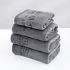 Suministro Directo de Fábrica Toallitas para Coche de Fibra Estilo Letra Gris Alta Densidad Suaves Absorbentes Toallitas de Limpieza para Coche Personalizadas Venta al por Mayor