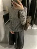 Otoño 2026 Nuevo Estilo Coreano Suave Borde Fruncido Cuello Redondo Floral Manga Larga Camiseta Ajustada Versátil Camiseta Básica