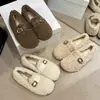 Zapatos pequeños de peluche blancos para mujer, nuevos mocasines slip-on 2026, zapatos de algodón de felpa corta supersuaves para mujeres embarazadas, populares en línea