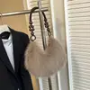 Bolsa de Mão de Pelúcia Estilo Retrô Europeu e Americano com Contas, Bolsa de Moda de Nicho de Luxo, Bolsa de Pelúcia Versátil para Uso Diário