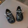 Outono de 2026 Nova Moda Sapatos Brilhantes de Couro com Laço para Meninas Estilo Coreano Sapatos de Couro de Princesa para Bebê Sapatos Infantis