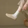 Zapatos Cálidos Birkenstock Retro que Aumentan la Altura Punta Redonda Moda Nueva Otoño e Invierno 2025 Calzado Exterior Pantuflas Baotou para Mujer Color Camel
