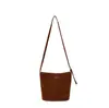 Bolsa de veludo fosco estilo balde coreana, uma bolsa de ombro estilosa e leve que pode ser carregada sob o braço, perfeita para o dia a dia, uso casual e uso versátil como transversal para mulheres.