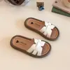 Chinelos infantis para exterior 2026 novo modelo de verão sandálias para meninas sapatos de praia sapatos casuais de sola macia para crianças mais velhas