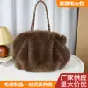 Nova Bolsa de Pelúcia para Mulheres, Bolsa de Ombro Transversal Plissada de Moda de Luxo em Pele Sintética de Raposa, Bolsa Tote de Pelúcia de Grande Capacidade
