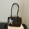 Otoño 2026 Nuevo Diseño Sensación Bolso de un Hombro Texturizado Bolso de Axila Moda Commuting Bolso Tote Retro Venta al por Mayor Bolsos para Mujer