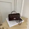 Bolso de cadena de alta gama, exquisito para mujer, nuevo bolso de mano de moda retro 2026, bolso cruzado versátil con patrón de diamantes