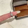 Exquisito anillo de moda con diamantes de imitación estilo coreano para mujer, diseño abierto ajustable, versátil y apilable, producto nuevo, ajuste ajustable