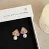 Pendientes de Triángulo de Cristal y Perla Hechos a Mano de Lujo Ligero para Mujer Dulces Exquisitos Tendencia de Moda Pendientes Versátiles Pendientes