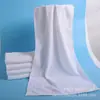 Venta al por mayor de fábrica toalla blanca desechable 30*70 hotel Hotel salón de belleza Barbería baño toalla blanca al por mayor
