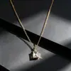 Colar Yanbo best-seller transfronteiriço simples para mulheres, com um design geométrico quadrado com cobre e zircônia cúbica, perfeito para o uso diário e uma peça de destaque moderna e fashion.