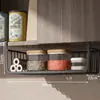 Prateleira de armazenamento para porta de armário inferior de cozinha, cesta suspensa, prateleira de armazenamento em camadas, organizador de papel toalha e filme plástico