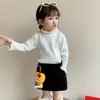 Suéter Feminino Estilo Coreano Cor Sólida com Acabamento de Babados Outono/Inverno 2026 Nova Chegada Moda Infantil Malha Grossa para Menina