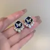Pendientes de Perla de Lujo Ligero Vintage para Mujer Pendientes Elegantes de Moda con Pedrería Mariposa Pendientes Geométricos de Nicho Versátiles