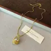 Collar de Zirconia de Lujo de Nicho con Diseño de Cesta Tejida Tridimensional, Incrustaciones de Perlas y Exquisitos Acentos de Diamante, Elegante Cadena Corta para Clavícula