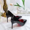 Nuevos zapatos rojos de mujer 2026, tacones altos de charol de alta gama con suela roja, tacones de aguja interiores que aumentan la altura, zapatos de salón elegantes