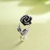 Anillo abierto con diseño retro de rosa pequeña y diseño artístico de plata S925 de Golden Deer King, venta al por mayor, anillo de plata tailandesa de moda para mujer.