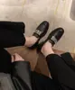 Estoque Pronto e Enviado Instantaneamente! Mocassins de Salto Grosso Slip-On de Couro Genuíno com Nova Fivela de Metal, Versáteis e Modernos para Mulheres, Sapatos de Couro de Outono
