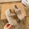 Diseño Cálido de Invierno 2025 Nuevo Nicho Retro Peludos con Velcro Zapatos de Algodón Simples y Versátiles Zapatos Peludos para Mujer