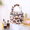 Nueva Bolsa Cosmética de Peluche, Bolsa Cosmética Cilíndrica de Mano, Estampado de Leopardo, Alto Valor Estético, Almacenamiento Portátil para Viajes, Se Puede Bordar