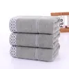 Atacado de fábrica escuro 10 embalagens de luxo toalha espessa absorvente Super presente publicidade bordado LOGOTIPO frete