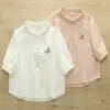 Camisa Feminina de Manga Curta com Botões Coloridos Bordado de Coelho Estilo Artístico Estilo Novo Verão 2025 Gaze Dupla Camada Solta
