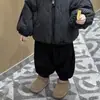 Conjunto Outono e Inverno para Meninos Novo Estilo Versão Coreana Jaqueta de Algodão Listrada Gola Alta Infantil Roupa de Algodão Quente e Grossa com Calça de Lã