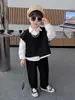 Conjunto de Tres Piezas con Chaleco para Niños de Primavera y Otoño, Atuendo Moderno y Genial Estilo Coreano para Niños, Ropa Infantil de Comercio Exterior a la Moda Callejera
